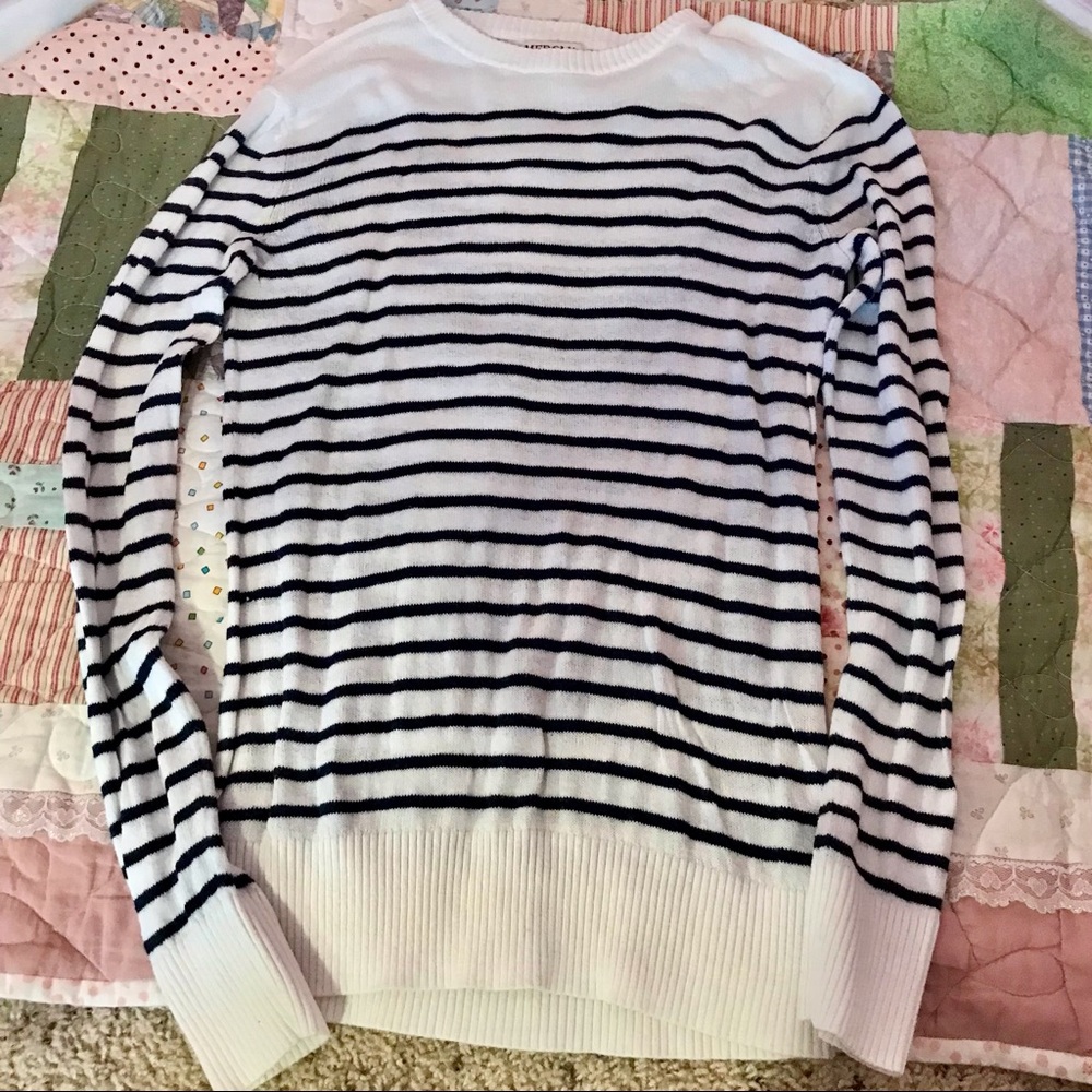⭐️3/$15⭐️ Merona Striped White & Navy Sweater